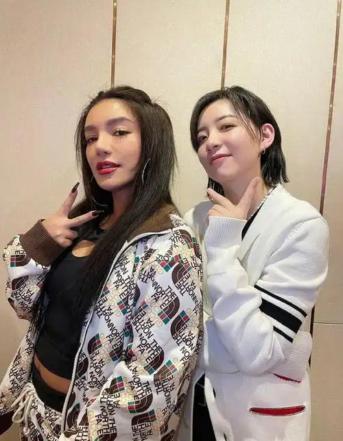 江映蓉李斯丹妮聚会两届浪姐选手都走酷帅谁的收获更大