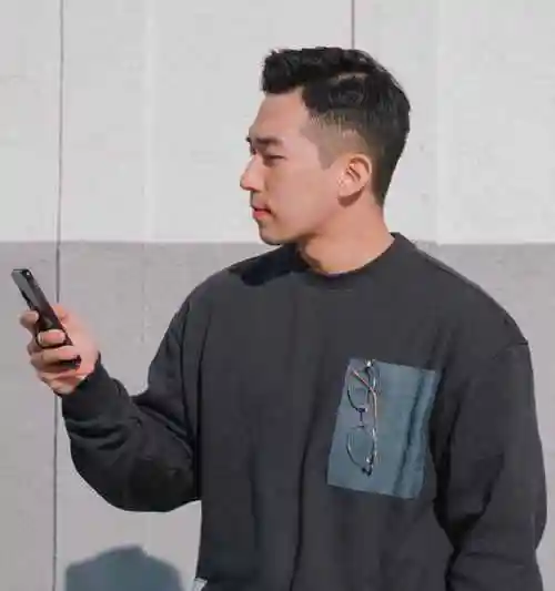 男生短发精神帅气发型越剪越帅气的男生短发