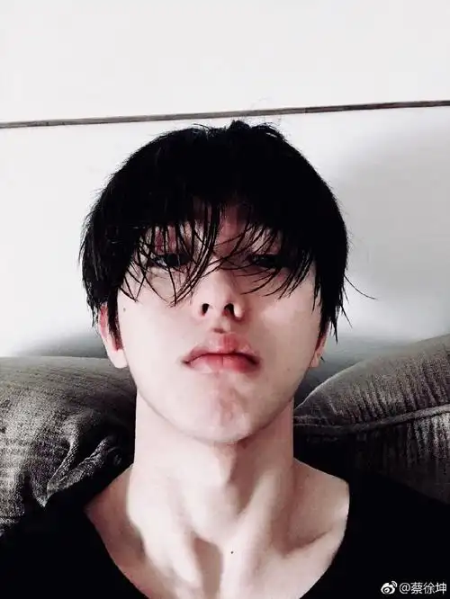 一些超有kun味的自拍哇    #蔡徐坤#ride or die -蔡徐坤