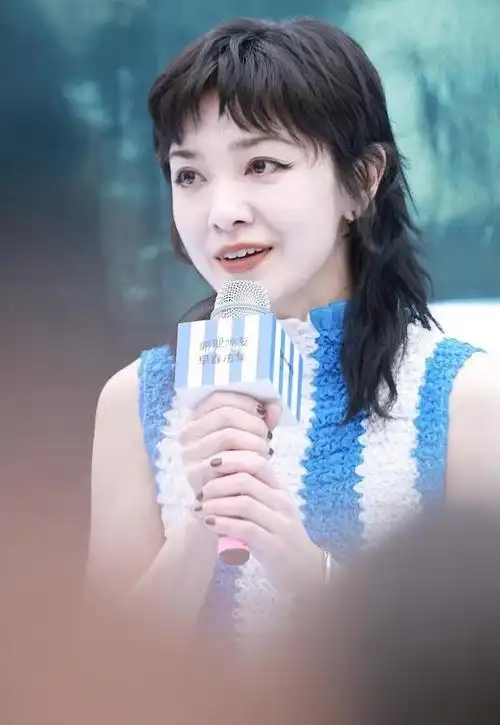 郭采洁现身成都为品牌活动站台