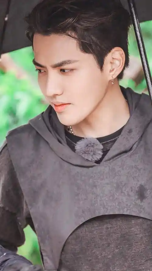 高清广州男明星吴亦凡帅气写真高清图片桌面壁纸图片