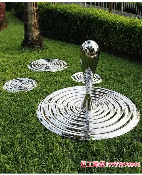 不锈钢水滴雕塑近两年非常流行,很多地产项目都会用到景观设计.