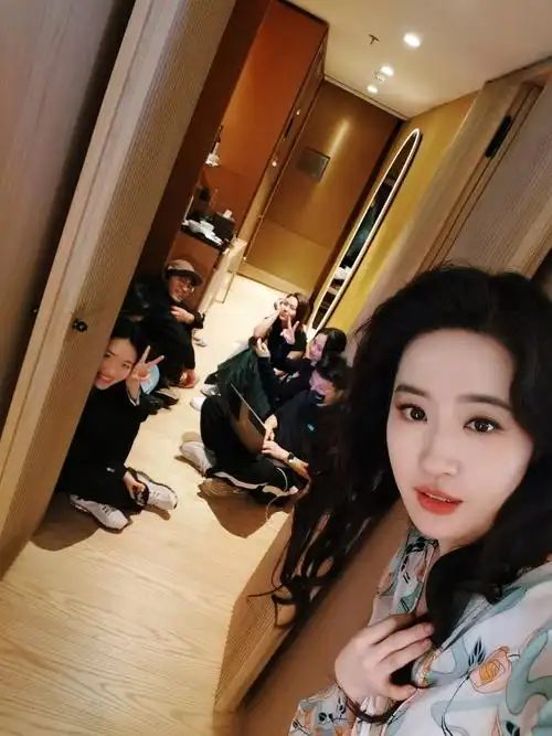 yifei_cc:7615    紧凑忙碌又快乐有趣的行程,感谢@刘亦菲带来