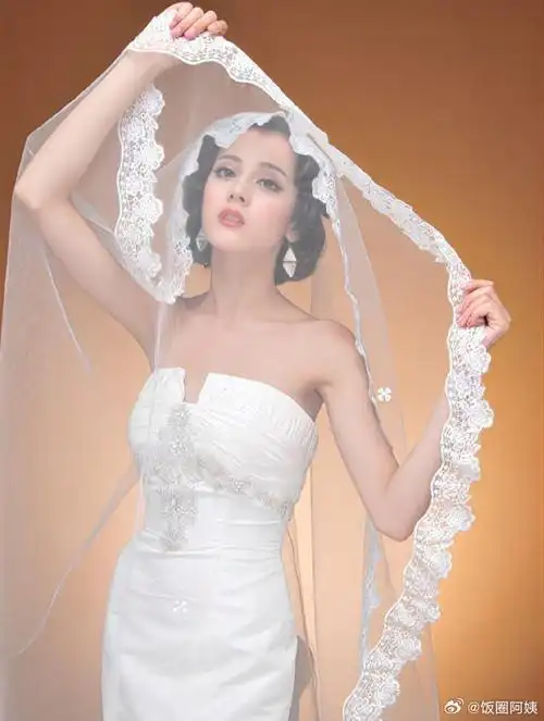 迪丽热巴15岁婚纱照##15岁的迪丽热巴婚纱大片
