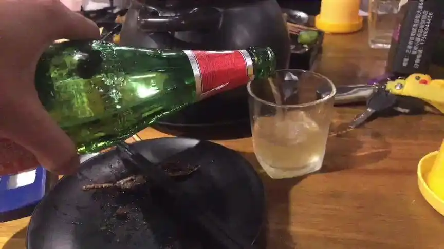 深夜的酒 想不到吧,从不喝酒的我,现在酒量很好了