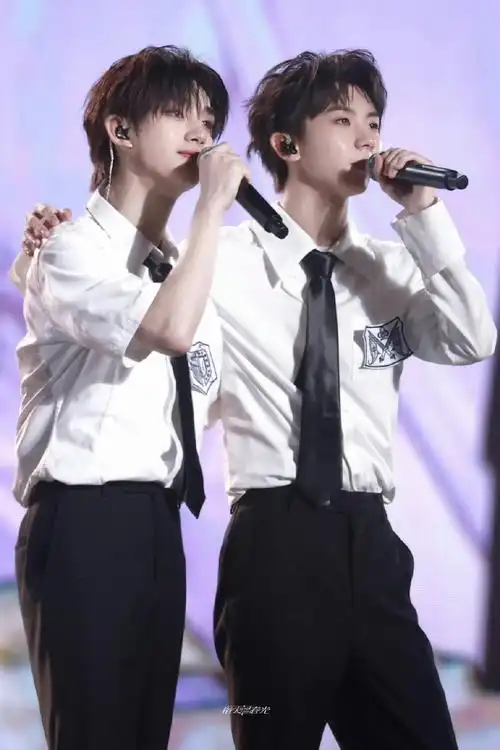 马嘉祺丁程鑫合唱恶作剧##时代少年团海边串烧舞台