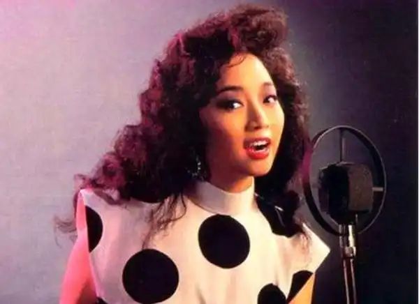 殿堂级天后徐小凤宁愿分手也不愿改国籍春晚都破天荒为她破例