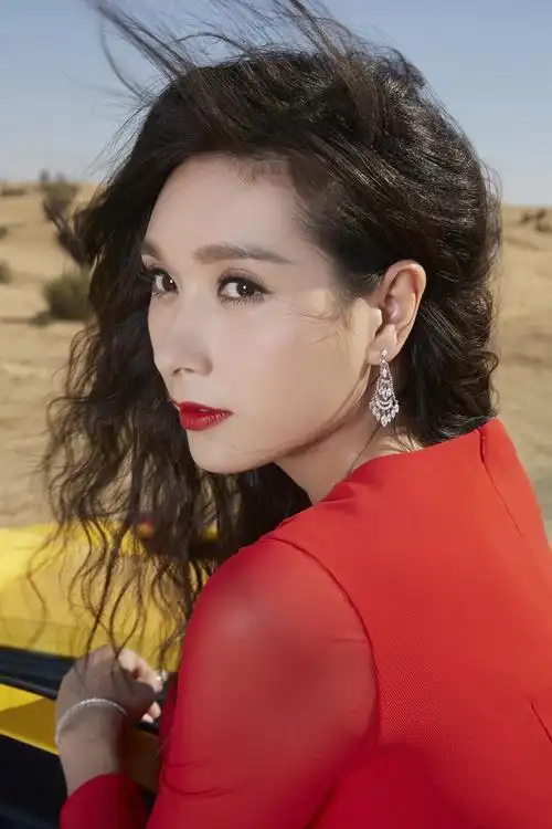 杨恭如沙漠倾情演绎香车美人的传说