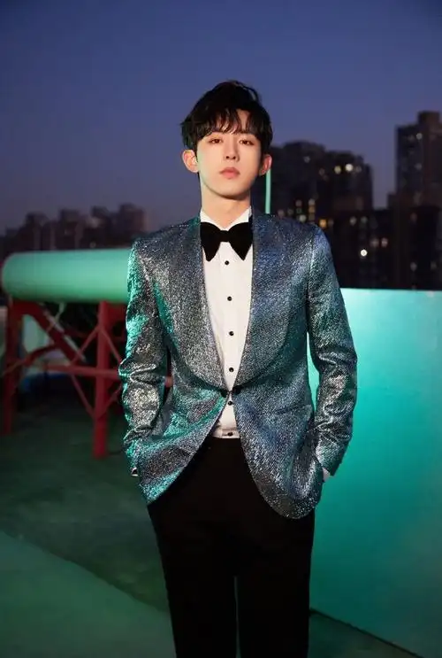 #郭俊辰解锁新色系西装##郭俊辰蓝色星河西装#