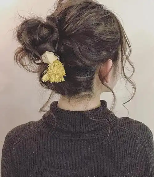 休闲又随意的编发,夏天这样编凉快又清爽