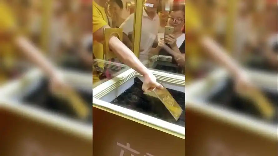 门第:胜利忘不了金子,一到迷迭香就跟变了个人一样