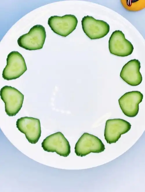 黄瓜爱心创意盘饰创意摆盘技巧教程,简单又好看,你学会了吗?