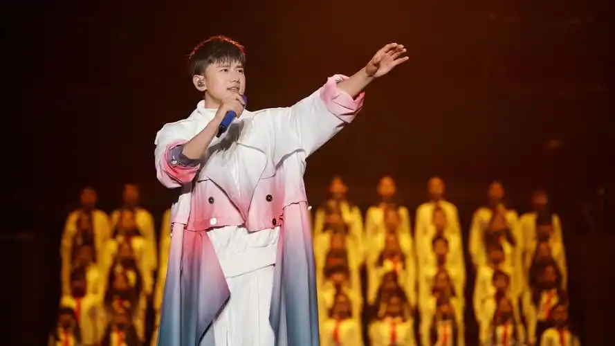 明星演唱会成求婚现场,张杰献唱说散就散,来得早不如来得巧