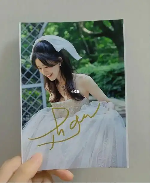 赵露思本人签名