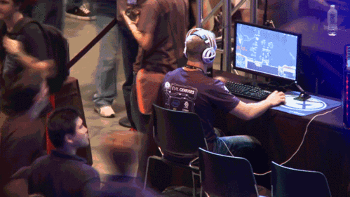 星际争霸视频游戏人来人往看客gif动图_动态图_表情包下载_soogif