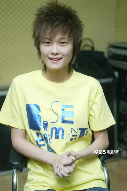 李宇春15年前珍贵帅气照片曝光