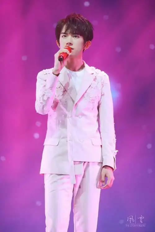 易烊千玺 #tfboys 四周年南京演唱会 四周年粉丝见面会 高清 帅气