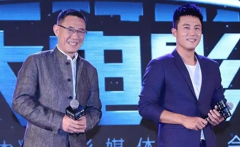 说实话对于杜志国和杜淳很少有人知道他们竟然是父子,毕竟这两人真的