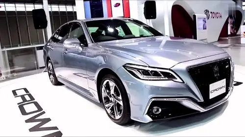 2021款丰田皇冠来了四出排气比宝马5系还运动22万要啥帕萨特