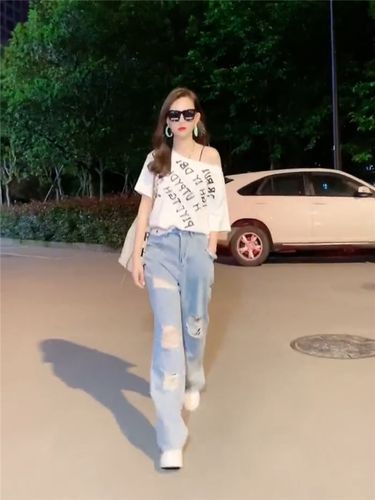 小蘑菇欧货服装店抖音同款白色字母t恤浅蓝破洞牛仔乞丐裤春夏女