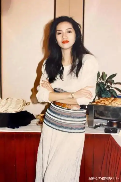 有一种时髦叫梅艳芳的造型,看完发现:再过30年,穿衣也不如她潮