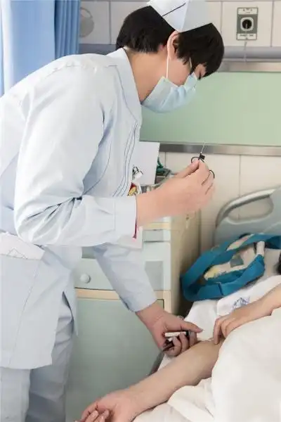 致敬!20张照片描述了神木护士的工作日常!13封感谢信句句暖心-搜狐