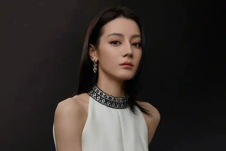 迪丽热巴回应怀孕传闻,网传她将去国外待产,还故意隐瞒怀孕消息_网友