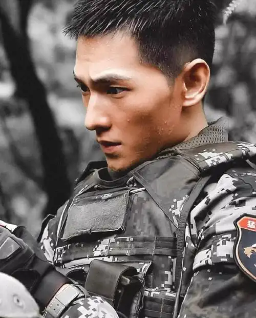 特战荣耀##杨洋说当兵入伍是为了变强