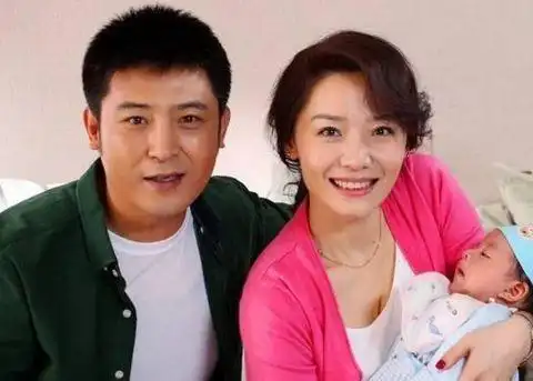 孙涛看起来是一幅淳朴老农民的模样,但却没有想到,他的妻子居然美若