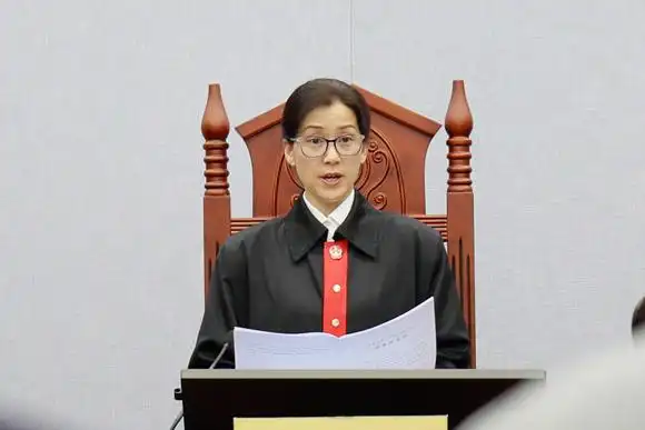 女法官的一天向套路贷犯罪宣战向不法行为挥剑