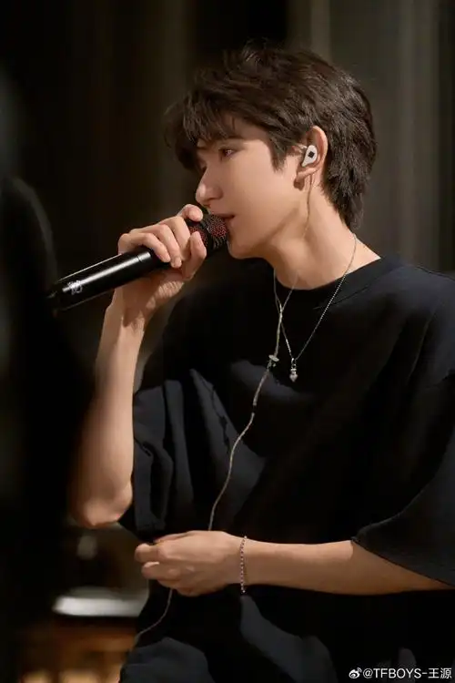 嵌上王源工作室新logo的新话筒92正式上线@tfboys-王源#王源客厅