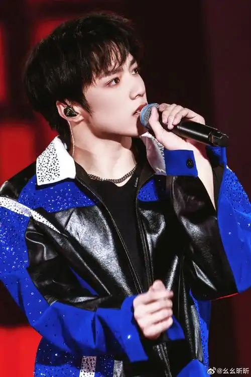 刘耀文##青年演员刘耀文#    要么舞台,要么进组,要么接时尚资源!