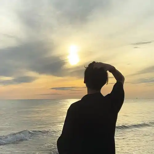 头像| 三十岁该用的成熟男生头像 - 知乎