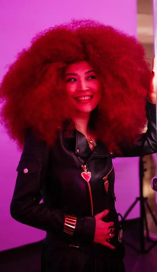 p>张蔷(rose zhang),1967年12月18日出生于北京,中国内地流行乐女歌手