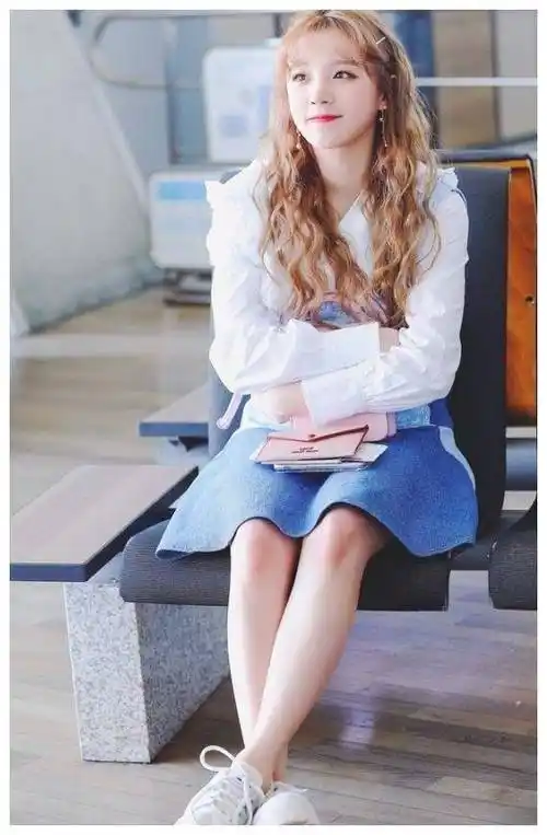 个子矮还敢穿齐膝连衣裙,穿后像1米5! - 明星网