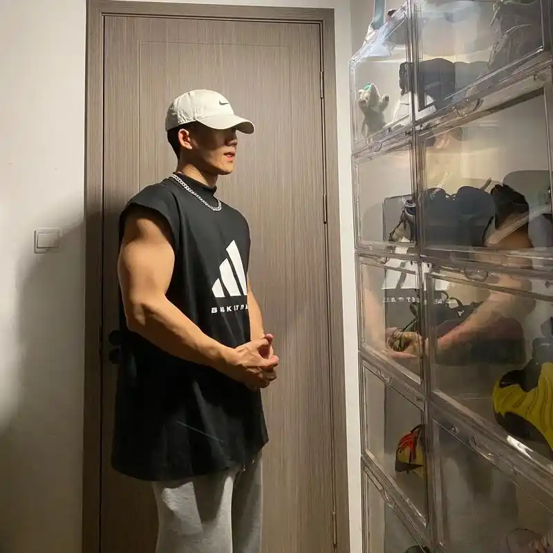 肌肉练不大了,快说小小的也很可爱.#那奇kk苦咖啡 #腹肌男 - 抖音