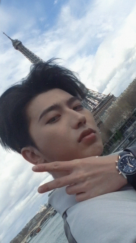 蔡徐坤巴黎自拍视角视频##蔡徐坤巴黎自拍视角vlog