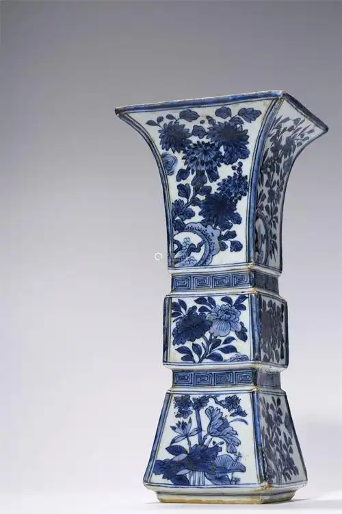 嘉靖 青花花卉纹花觚