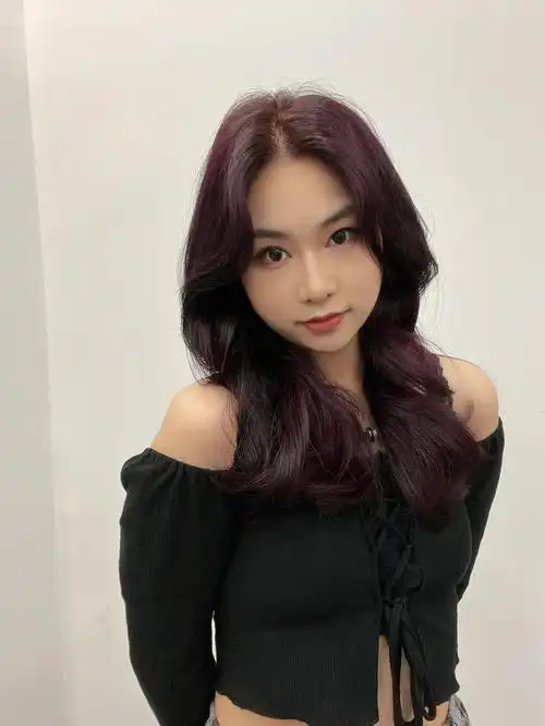 子都喜欢紫色~给人浪漫甜美的感觉~这款黑加仑葡萄紫发色不需要漂色