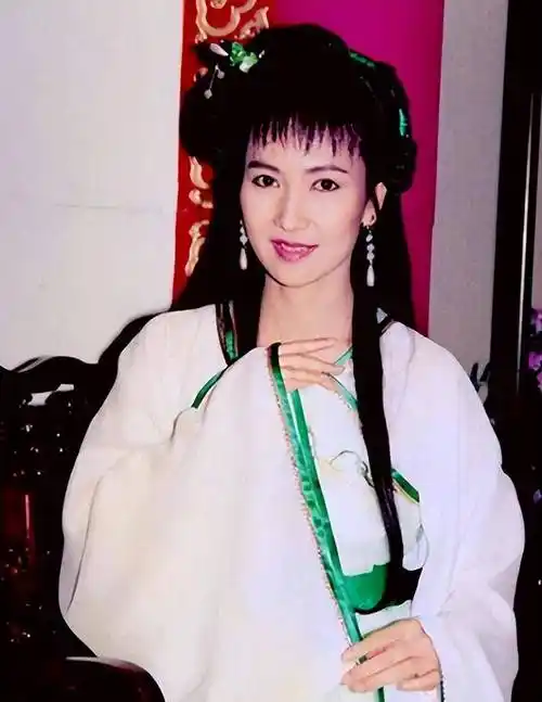 出生被遗弃,18岁搭戏周润发,结婚被关之琳介入,如今生活美满_陈美琪