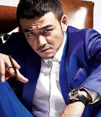 小编今天给大家介绍几款杨烁帅气发型,一起看看吧!