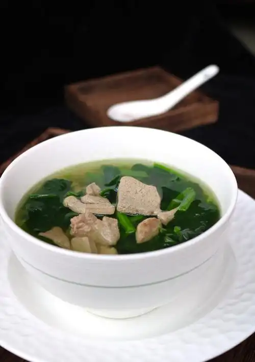 老少皆宜的猪肝菠菜汤,清淡美味,一般人小编都不告诉他