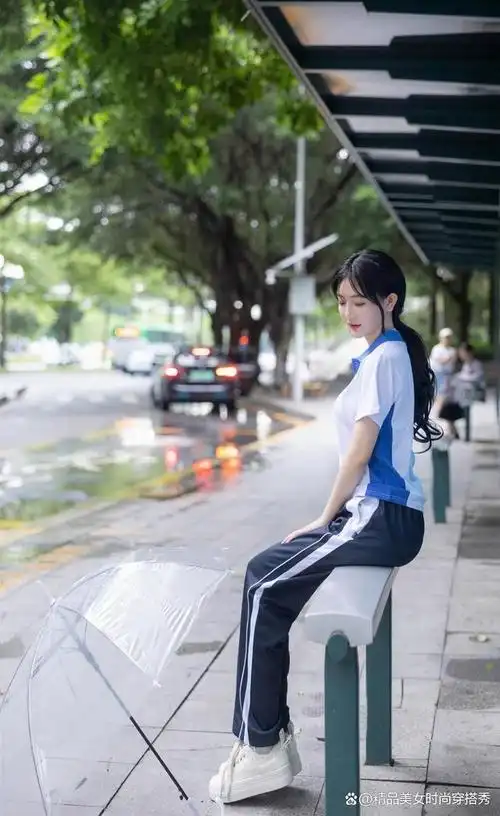 穿搭一直是时尚界备受关注的话题,尤其是在这个充满青春活力的校园里