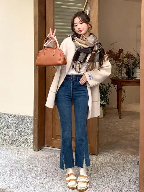 牛仔开叉裤搭配什么上衣和鞋子(今冬流行"开叉裤")