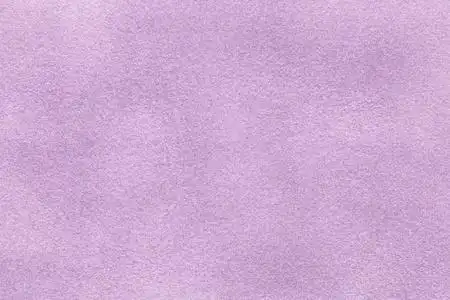 淡紫色麂皮绒织物特写的背景.天鹅绒亚光质地的丁香磨砂纺织照片