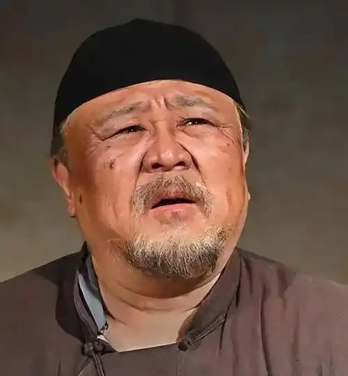 他每年都会有几部话剧作品.年轻时期代谢快,梁冠华也不算胖的显眼.