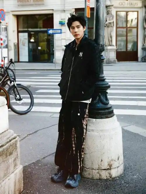 mlb基础款老花连帽外套061599mlb经典套头卫衣06799fila张艺兴