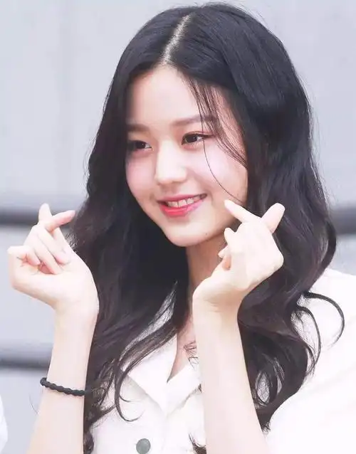 韩国创造101更名produce48其中14岁小美女张元英深受网友喜爱