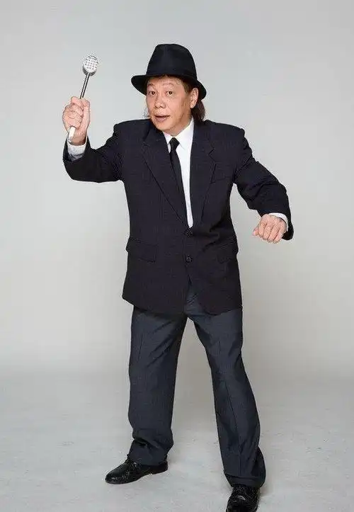 "陈真"梁小龙:第一任妻子遭毁容,再婚娶东北女孩,现