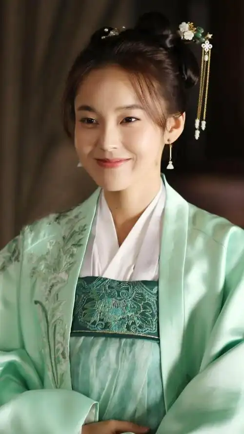 谁说张佳宁三十几岁翻红她一直很红好吗